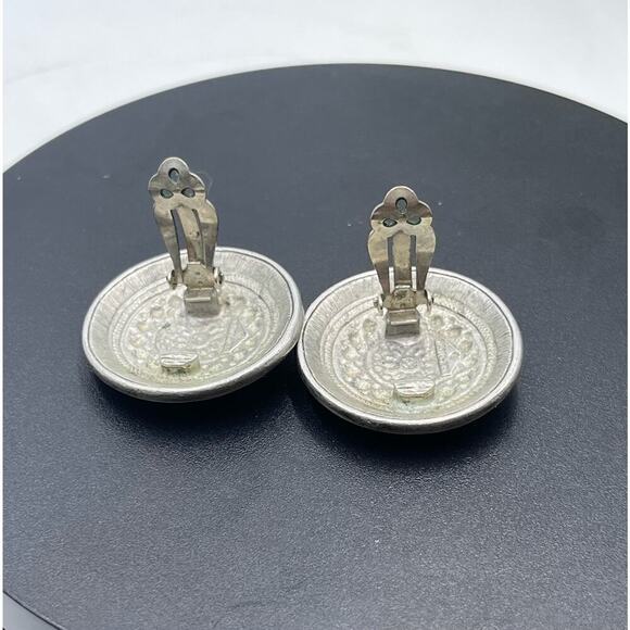 Ben Amun Vintage Silver Tone Textured Dome Round Clip On Earrings - Picture 10 of 11